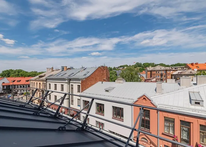 White 1 Bd Old Town Apartment By Hostlovers