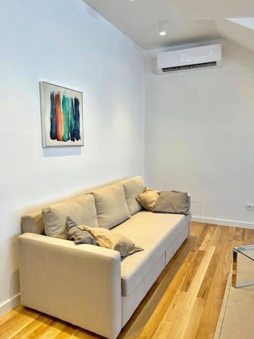 White 1 Bd Old Town By Hostlovers Apartment *