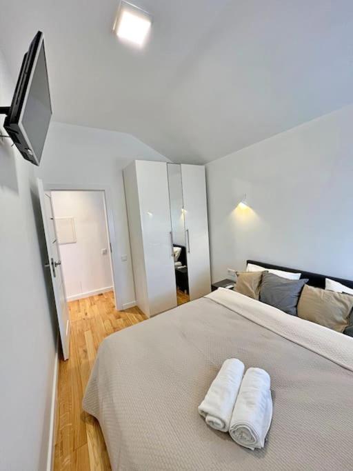 White 1 Bd Old Town By Hostlovers Kaunas