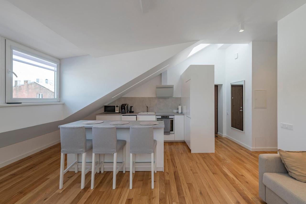 Apartment White 1 Bd Old Town By Hostlovers