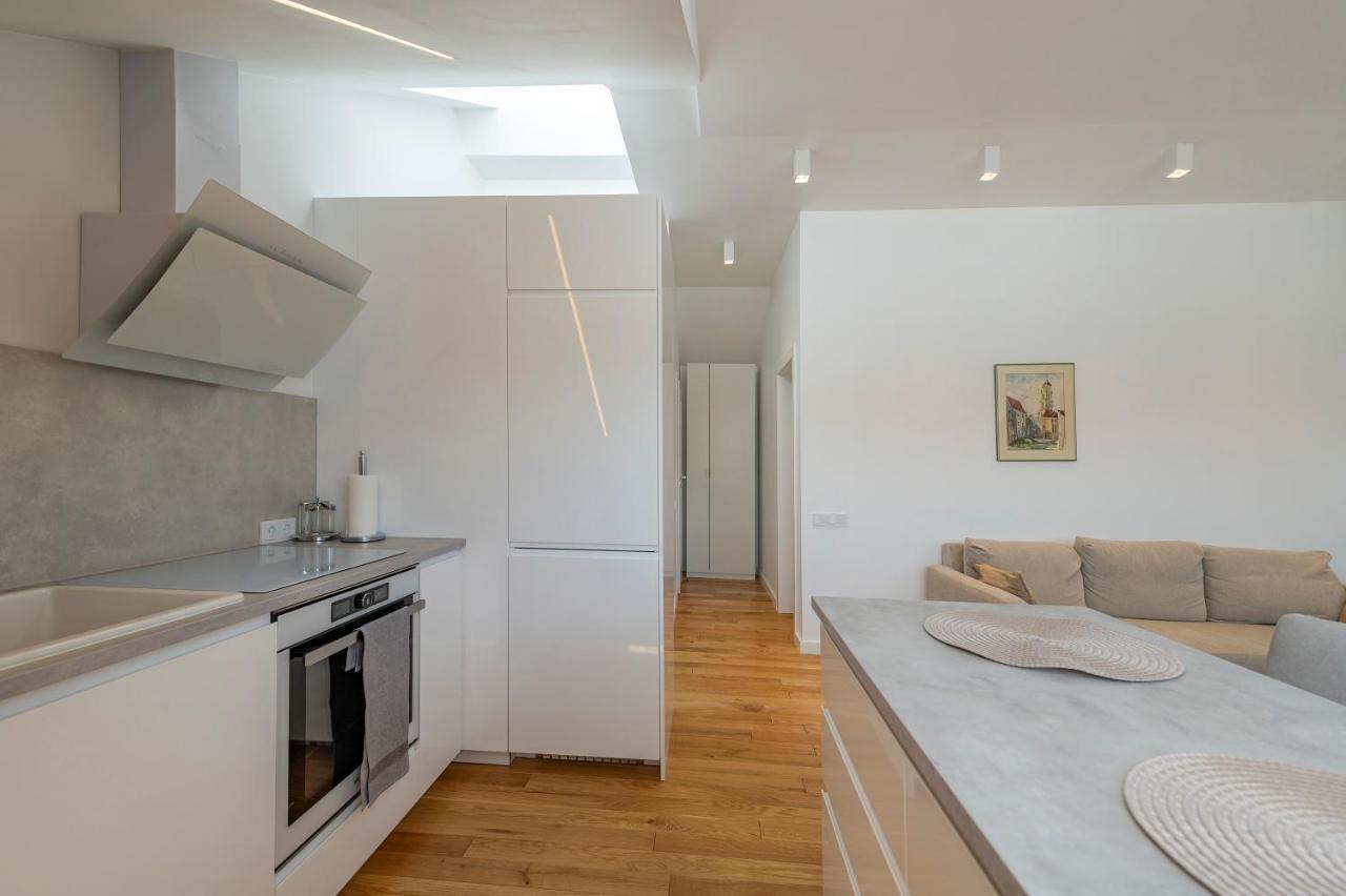 Apartment White 1 Bd Old Town By Hostlovers *