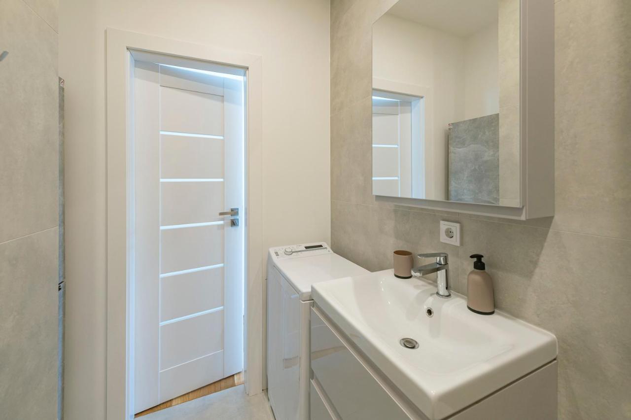 White 1 Bd Old Town By Hostlovers Apartment